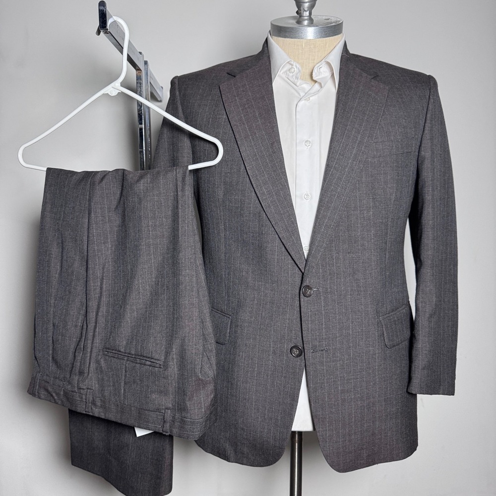 Botany 500 Mens Gray Pinstripe Athletic Fit Two‎ Button Suit 42R 36x31